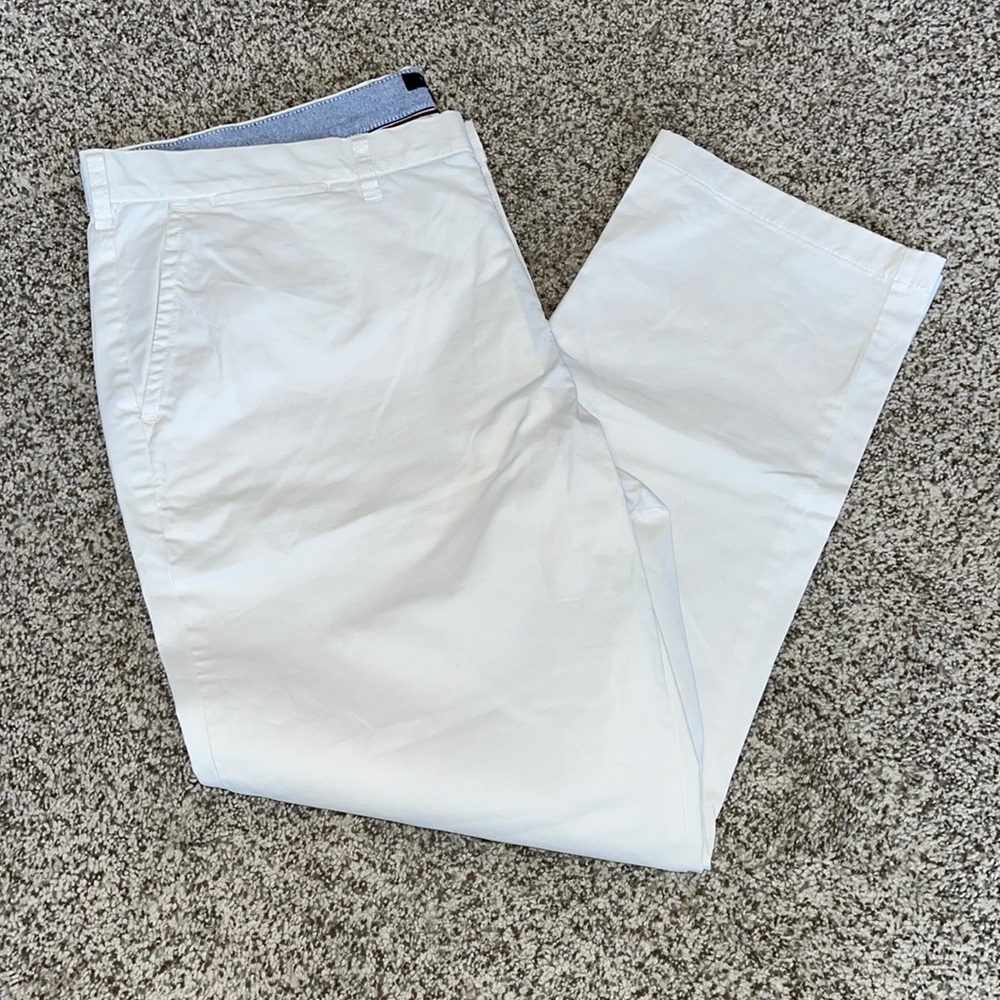 Men's Tommy Hilfiger custom fit white pants - size 40/30, like new condition